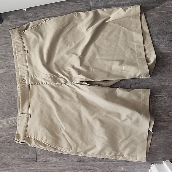 Nike golf shorts - Picture 4 of 5